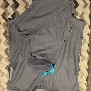 XS graphite Gray Scrub Set with Teal Drawstring- LIKE NEW